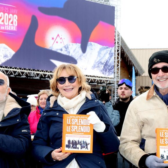 Gérard Jugnot, Marie-Anne Chazel et Thierry Lhermitte à la séance de dédicaces du livre "Le Splendid par le Splendid" à l'occasion du 29ème Festival International du Film de Comédie de l'Alpe d'Huez, le 23 Janvier 2026. 

Photo : Dominique Jacovides / Bestimage
