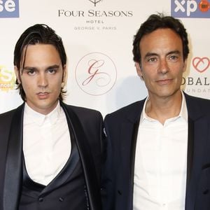 Le tribunal correctionnel de Paris a condamné ce mercredi Anthony et Alain-Fabien Delon à 1 000 euros d'amende avec sursis.

Anthony Delon avec son frère Alain-Fabien Delon au photocall de la 10ème édition du "Global Gift Gala" à l'hôtel Four Seasons George V à Paris.
© Marc Ausset-Lacroix/Bestimage