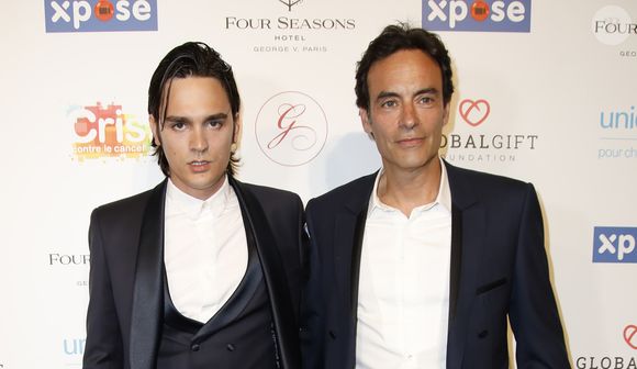 Le tribunal correctionnel de Paris a condamné ce mercredi Anthony et Alain-Fabien Delon à 1 000 euros d'amende avec sursis.

Anthony Delon avec son frère Alain-Fabien Delon au photocall de la 10ème édition du "Global Gift Gala" à l'hôtel Four Seasons George V à Paris.
© Marc Ausset-Lacroix/Bestimage