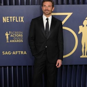 Selon "People", le mannequin a été photographiée avec son petit ami Bradley Cooper qui la tenait tendrement par la main.
Bradley Cooper lors de la cérémonie des Screen Actors Guild Awards le 24 février 2024 au Shrine Auditorium à Los Angeles, Californie. (Photo Press Service / BESTIMAGE).