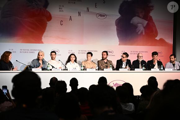 Virginie Apiou, Julia Ducournau, Tahar Rahim, Mélissa Boros, Finnegan Oldfield, Jean-Christophe Bouzy, Severin Favriau, Jim Williams, Éric Altmayer et Jean-Rachid Kallouche à la conférence de presse du film "Alpha" (Compétition) lors du 78ème Festival International du Film de Cannes, le 20 mai 2025. 
© Valentina Claret / Pool Cannes / Bestimage