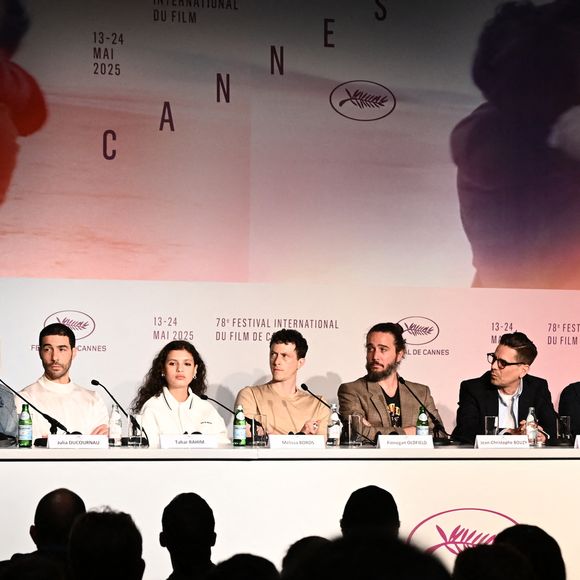 Virginie Apiou, Julia Ducournau, Tahar Rahim, Mélissa Boros, Finnegan Oldfield, Jean-Christophe Bouzy, Severin Favriau, Jim Williams, Éric Altmayer et Jean-Rachid Kallouche à la conférence de presse du film "Alpha" (Compétition) lors du 78ème Festival International du Film de Cannes, le 20 mai 2025. 
© Valentina Claret / Pool Cannes / Bestimage