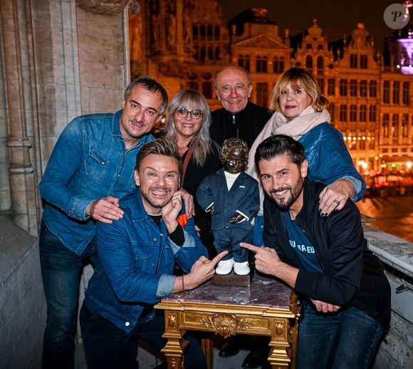 Sébastien Thoen, JeanFi Janssen, Caroline Diament, Philippe Geluck, Michèle Bernier et Christophe Beaugrand lors d'une réception à l'hôtel de ville de Bruxelles avec Laurent.Ruquier et l'équipe des Grosses Têtes pour inaugurer le Manneken Pis  habillé avec un costume de l'animateur le 16 novembre 2021. © Frédéric Andrieu / Bestimage