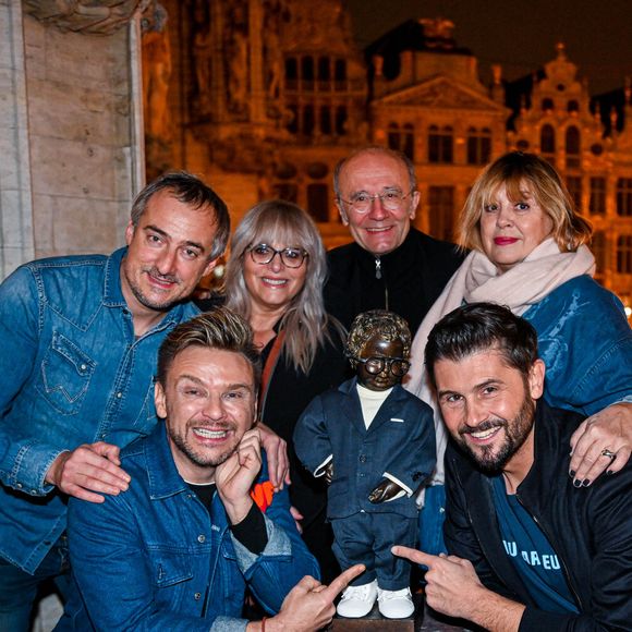 Sébastien Thoen, JeanFi Janssen, Caroline Diament, Philippe Geluck, Michèle Bernier et Christophe Beaugrand lors d'une réception à l'hôtel de ville de Bruxelles avec Laurent.Ruquier et l'équipe des Grosses Têtes pour inaugurer le Manneken Pis  habillé avec un costume de l'animateur le 16 novembre 2021. © Frédéric Andrieu / Bestimage