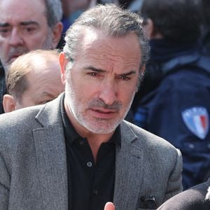 Avec ses amis, il a mis en place un rituel annuel

Bruno Solo, Jean Dujardin - Sorties des obsèques de Bruno Salomone en l'église Sainte-Anne de Polangis de Joinville-le-Pont (Val-de-Marne) le 23 mars 2026. © Cyril Moreau - Dominique Jacovides / Bestimage