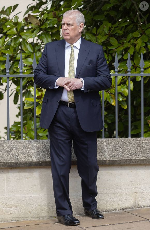 Charles tenait toujours à son frère et ne voulait plus “qu’il soit complètement exclu” explique un expert à "The Sun"
Le prince Andrew assiste à la messe de Pâques de la famille royale dans la chapelle Saint George de Windsor dans le Berkshire, le 20 avril 2025 Dana Press / Bestimage