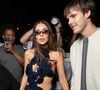 Après le défilé, Victoria a partagé plusieurs photos de cette journée sur Instagram. 

Cruz Beckham et sa compagne Jackie Apostel au restaurant l'Avenue à Paris pour fêter le premier anniversaire de la marque EE72 de Edward Enninful pendant la fashion week printemps / été 2027 le 2 octobre 2026. © Pierre Perusseau / Bestimage