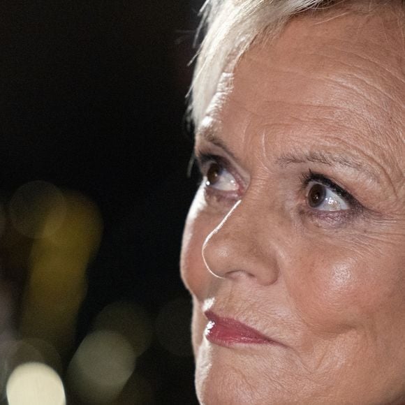 Une actrice et  humoriste qui a joué avec Muriel Robin rejoint le casting de la saison 2 de "Dear You" ! 

Muriel Robin - Backstage avec les artistes pour les surprises de l'enregistrement de l'émission "La chanson secrète N°14", présentée par N.Aliagas et diffusée le 26 décembre sur TF1, à Paris, France, le 9 décembre 2025. © Jacovides-Moreau/Bestimage