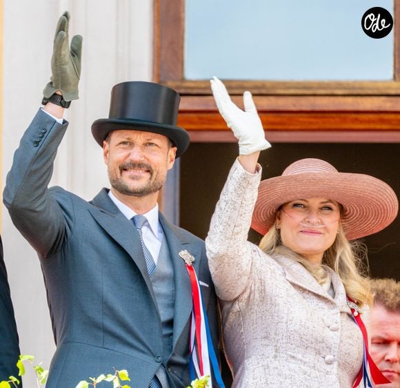 À Oslo, en Norvège, les membres de la famille royale norvégienne ont été aperçus au balcon du Palais royal à l'occasion des célébrations de la Fête nationale.
Backgrid USA / Bestimage
