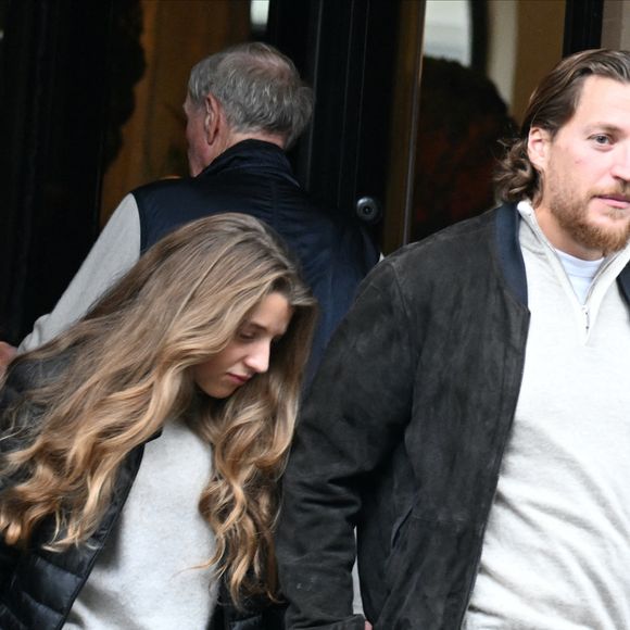 Peu avant, ils étaient apparus lors de l'anniversaire de Giulia Sarkozy (14 ans) à Paris

Jean Sarkozy, sa femme Jessica Sebaoun et leurs filles - La famille Sarkozy réunie au restaurant du "Four Seasons Hôtel George V" pour l'anniversaire de Giulia Sarkozy (14 ans) à Paris, France, le 19 octobre 2025. 
©Agence / Bestimage