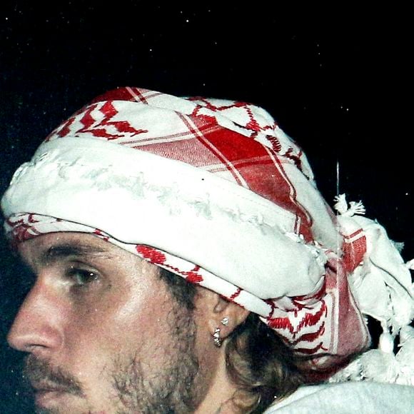 Justin Bieber, portant un keffieh pour montrer son soutien à la Palestine pendant la fête du Nouvel An juif Rosh Hashanah, quitte le Château Marmont dans son Tesla Cybertruck, Los Angeles, Californie, États-Unis, le 04 octobre 2024. Photo par MHD/PCN/ABACAPRESS.COM