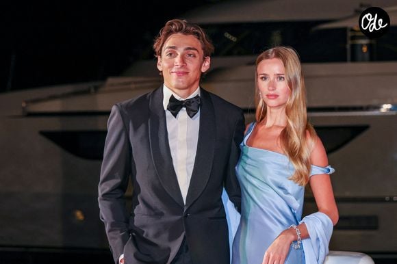 Le prodige du saut à la perche a dit "oui" à sa magnifique compagne, le mannequin Désiré Inglander. 

Le champion du monde suédois de saut à la perche, Armand Duplantis, avec sa compagne, le mannequin suédois Desire Inglander lors des World Athletics Awards 2025 à Monaco, le 30 novembre 2025. © Claudia Albuquerque/Bestimage
