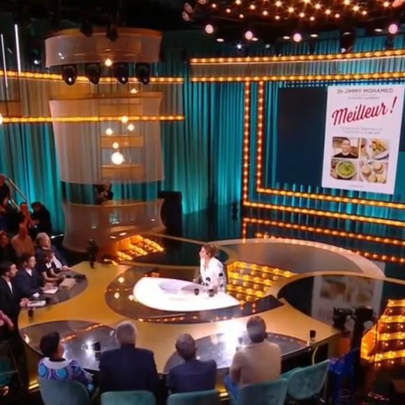 Jimmy Mohamed sur le plateau de "Quelle époque !" pour la promotion de son nouveau livre "Meilleur". France 2, le 15 novembre 2025.