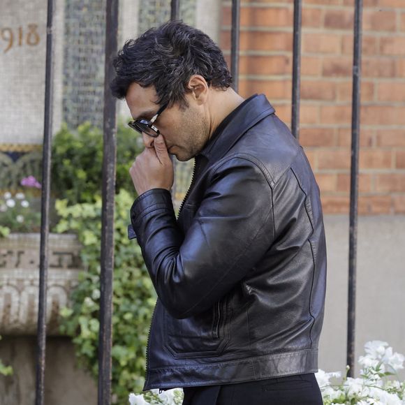 Maxim Nucci - Arrivées aux obsèques de Nadia Farès en l'église Saint-Jean-de-Montmartre à Paris, le 24 avril 2026. N.Farès est décédée le 17 avril 2026 quelques jours après un "incident cardiaque" survenu le 12 avril 2026 dans la piscine du complexe sportif, Blanche (9ème).