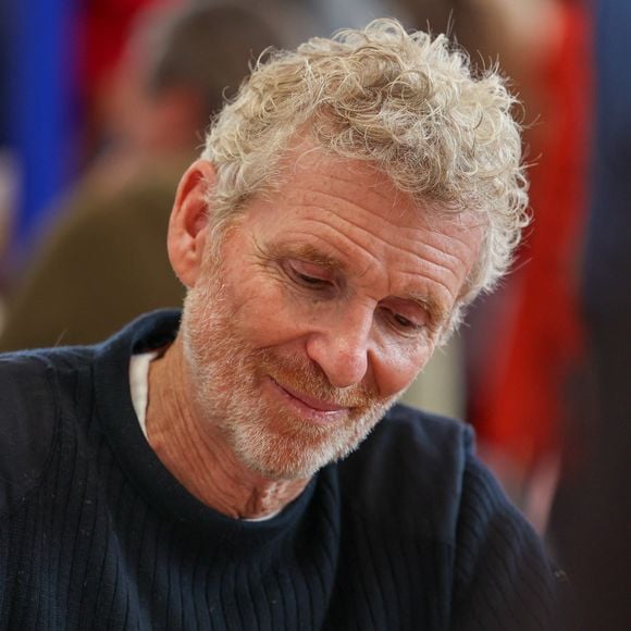 L'animateur aime aussi tester ses limites

Denis Brogniart à la Hall Georges Brassens de Brive-la-Gaillarde pour la 43ème Foire du livre de Brive, le 7 novembre 2025. ©Jean-Marc LHOMER/Bestimage.