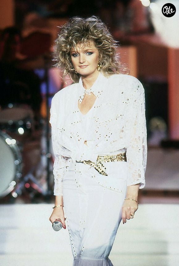 Drapé dans le drapeau gallois et accompagné d’une photographie encadrée de la chanteuse, celui-ci a traversé les rues sous les applaudissements du public.

Archives : Bonnie Tyler JLPPA / Bestimage
