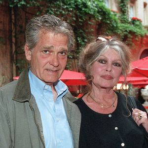 Bernard d'Ormale et Brigitte Bardot à la conférence de presse à l'hôtel Plaza Athénée. 

Photo : Coadic Guirec / Bestimage
