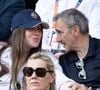 Elie Semoun et sa compagne Aude Fraineau (enceinte) en tribunes lors de la finale messieurs des Internationaux de France de Tennis de Roland Garros 2025 (jour 15), à Paris, France, le 8 juin 2025. © Cyril Moreau/Bestimage