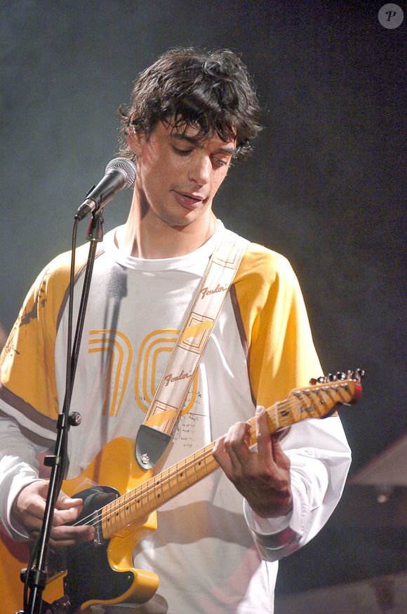 Georges-Alain a repris l'hymne de sa saison : "Paris Latino"

Le chanteur français Georges Alain se produit pour la première fois sur la scène de la Maroquinerie à Paris, France, le 10 octobre 2005. Photo by Bruno Klein/ABACAPRESS.COM.