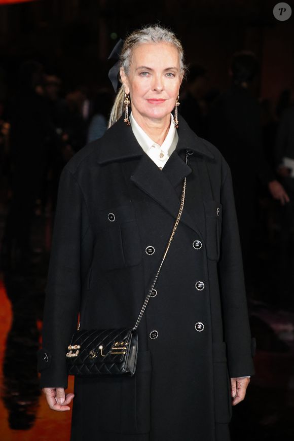 Carole Bouquet - Célébrités au Défilé Chanel, Collections Prêt-à-porter Printemps / Eté 2026, dans le cadre de la Fashion Week de Paris. Au Grand Palais à Paris, France, le 06 Octobre 2025. 

© Bertrand Rindoff / Bestimage