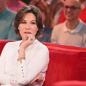 Exclusif - Mathilde Seigner et Michel Drucker - Enregistrement de l'émission Vivement dimanche au studio Rive gauche, présentée par Michel Drucker . Diffusion sur France 3 le 22 février 2026 © Guillaume Gaffiot/Bestimage
