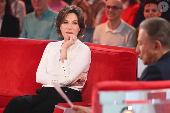 Exclusif - Mathilde Seigner et Michel Drucker - Enregistrement de l'émission Vivement dimanche au studio Rive gauche, présentée par Michel Drucker . Diffusion sur France 3 le 22 février 2026 © Guillaume Gaffiot/Bestimage