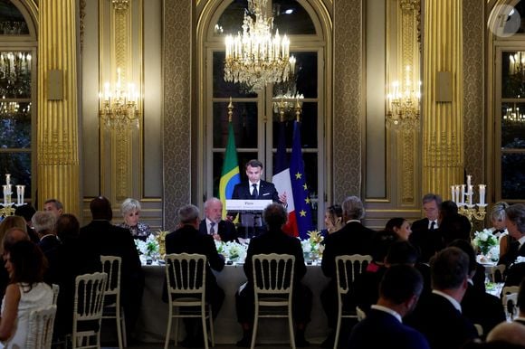 Brigitte Macron, Le président du Brésil Luiz Inácio Lula da Silva, le président Emmanuel Macron, Bernard Arnault lors du dîner d’État en l’honneur du président brésilien et de sa femme au palais présidentiel de l’Élysée à Paris, France, le 5 juin 2025. 

© Dominique Jacovides / Bestimage