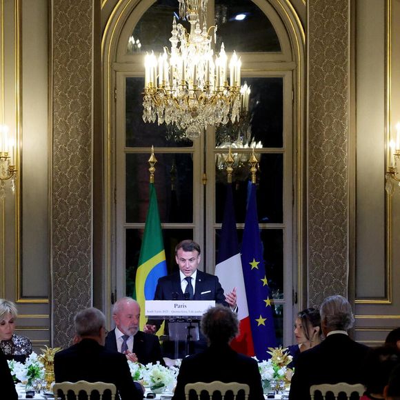 Brigitte Macron, Le président du Brésil Luiz Inácio Lula da Silva, le président Emmanuel Macron, Bernard Arnault lors du dîner d’État en l’honneur du président brésilien et de sa femme au palais présidentiel de l’Élysée à Paris, France, le 5 juin 2025. 

© Dominique Jacovides / Bestimage