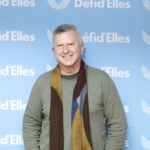 Il révèle avoir commencé le yoga dès l'annonce de la maladie et n'avoir jamais arrêté depuis.

Exclusif - Pascal Bataille lors de la conférence de presse de "Défi d'Elles" à l'appartement Club Med de Passy à Paris le 15 janvier 2025.
© Jack Tribeca / Bestimage