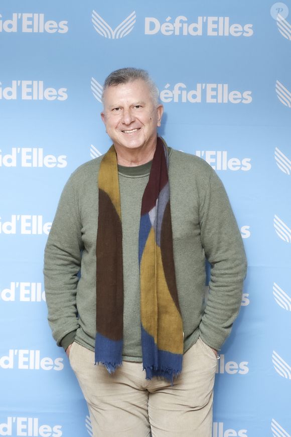 Il révèle avoir commencé le yoga dès l'annonce de la maladie et n'avoir jamais arrêté depuis.

Exclusif - Pascal Bataille lors de la conférence de presse de "Défi d'Elles" à l'appartement Club Med de Passy à Paris le 15 janvier 2025.
© Jack Tribeca / Bestimage