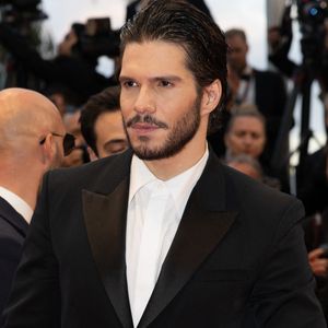 "Je crois que ça interroge la notion de guérison, mais en fait si je pense qu'on en guérit, mais il y a toujours une trace et c'est ça qui nous construit"

François Civil (Montre Audemars Piguet) - Montée des marches du film « Die my love » lors du 78ème Festival International du Film de Cannes, au Palais des Festivals à Cannes. Le 17mai 2025
© Olivier Borde / Bestimage