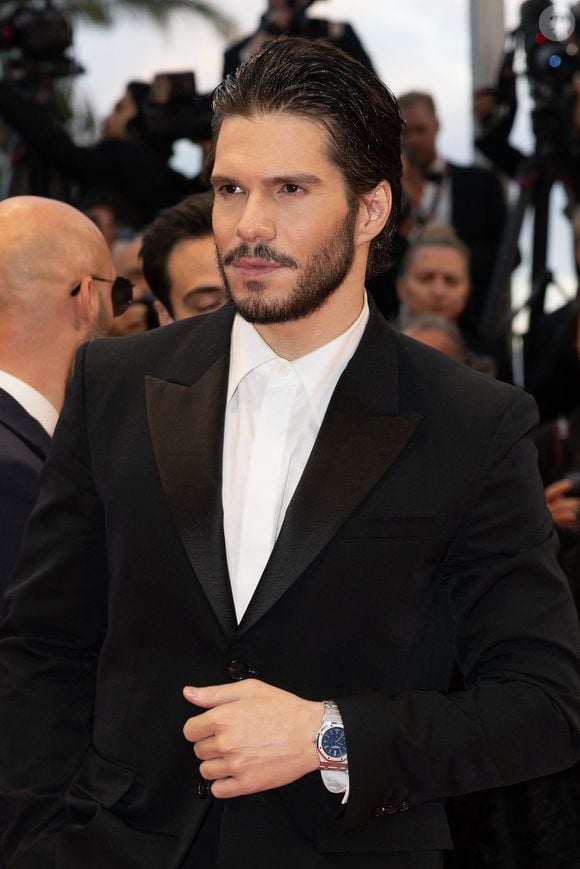 "Je crois que ça interroge la notion de guérison, mais en fait si je pense qu'on en guérit, mais il y a toujours une trace et c'est ça qui nous construit"

François Civil (Montre Audemars Piguet) - Montée des marches du film « Die my love » lors du 78ème Festival International du Film de Cannes, au Palais des Festivals à Cannes. Le 17mai 2025
© Olivier Borde / Bestimage