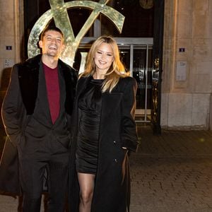 Niels Schneider et sa compagne Virginie Efira - Défilé Saint Laurent Homme Automne-Hiver 2023-2024 lors de la Fashion Week à Paris le 17 janvier 2022. © Olivier Borde/Bestimage