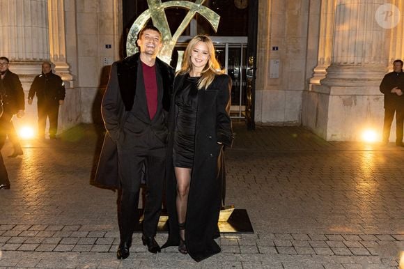 Niels Schneider et sa compagne Virginie Efira - Défilé Saint Laurent Homme Automne-Hiver 2023-2024 lors de la Fashion Week à Paris le 17 janvier 2022. © Olivier Borde/Bestimage