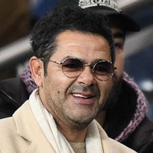 À 50 ans, Jamel Debbouze continue de cultiver une vie de famille discrète.

Jamel Debbouze, Leon Debbouze et Oli assistent au match McDonald's de Ligue 1 entre le Paris Saint-Germain FC et l'Olympique de Marseille au Parc des Princes à Paris, France. Photo par Florian Poitout/ABACAPRESS.COM