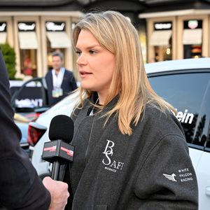Camille Gottlieb, la fille de la princesse Stéphanie et de Jean Raymond Gottlieb, est au départ du 9ème E-Rallye de Monte-Carlo, en tant que co-pilote de son amie Margaux Grundstein au volant d'une volvo, sur la place du Casino à Monaco, le 15 octobre 2025. © Bruno Bebert / Bestimage