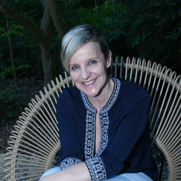 Céline Giraud - A l'occasion de la fête des Mères, Adriana Karembeu et Lenôtre s'associent pour créer l'entremets "Nina" au Pré Catelan à Paris le 29 avril 2025.
Cette création à quatre mains est le fruit d'une complicité artistique entre Adriana Karembeu, icône internationale de la mode, ambassadrice engagée, maman au grand cœur et Étienne Leroy Chef Patissier Lenôtre el Champion du Monde de la Pâtisserie.
Pensé comme une rose à offrir, l'entremets « Nina » est symbole de tendresse, de lien et de partage. Cette co-création soutient la Croix-Rouge française, 5% des bénéfices seront reversés à l'association, auprès de laquelle Adriana Karembeu est ambassadrice depuis plus de 25 ans. © Rachid Bellak/Bestimage