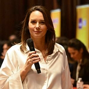 Exclusif - Julia Vignali (présentatrice) - Les acheteurs de l'émission télévisée "Affaire conclue" se mobilisent une fois de plus pour aider les enfants vivant sous le seuil de pauvreté lors de la vente aux enchères "Affaire for Life" organisée au profit de "Viva for Life" à l'hôtel de ville Bruxelles en Belgique le 29 novembre 2025.  © Didier Lebrun / Photonews /Bestimage