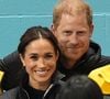 Le duc et la duchesse de Sussex posent avec des fans pour une photo après le curling en fauteuil roulant au Hillcrest Recreation Centre pendant les Jeux Invictus 2025 à Vancouver, Canada, le dimanche 9 février 2025. Photo par Aaron Chown/PA Wire/ABACAPRESS.COM