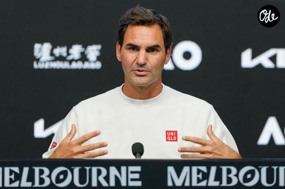 15 janvier 2026 : Roger Federer, de Suisse, s'exprime lors d'une conférence de presse avant sa participation en tant qu'invité à la cérémonie d'ouverture, où il disputera un match d'exhibition aux côtés d'autres anciens vainqueurs de l'Open d'Australie 2026, à Melbourne (Australie). (Crédit photo : Sydney Low/CSM via ZUMA Press / Bestimage Wire / Bestimage).