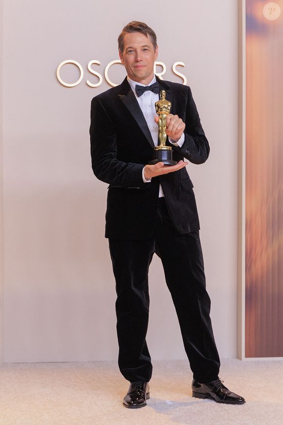 Sean Baker, Oscar du meilleur réalisateur pour "Anora"  dans la press room des Oscars le 2 mars 2025 (Credit Image: © PI via ZUMA Press Wire)