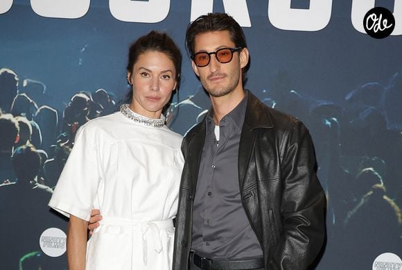 Pierre Niney et sa compagne Natasha Andrews - Avant-première de la série "Gourou" au cinéma Pathé Palace à Paris le 26 janvier 2026. © Coadic Guirec/Bestimage