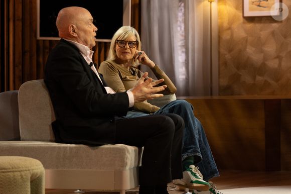 Exclusif - Bernard Montiel, Raphaël Mezrah, Oli. avec Chantal Ladesou et Eric Baratay invités, et Olivia la juriste sur plateau de l'émission "Animalement Vôtre" présentée par Bernard Montiel et diffusée le 8 février 2026 sur France 3, à Paris, France, le 12 janvier 2026. © Julien Sarkissian/Bestimage