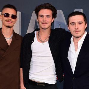 Grosse embrouille entre deux fils de David et Victoria Beckham ?

Brooklyn Beckham,Romeo Beckham & Cruz Beckham à l'avant-première du documentaire Beckham de Netflix au Cursor Mayfair de Londres. AGENCE / BESTIMAGE