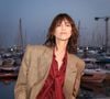 Si l'actrice a fait marche arrière, cette modification faciale reste l'opération esthétique la plus pratiquée en France, avec plus de 15 000 interventions par an.

Exclusif - Charlotte Gainsbourg pose en backstage de l'émission "C à vous" lors du 79ème Festival International du Film de Cannes le 19 mai 2026. © Jack Tribeca / Bestimage