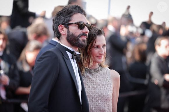 Benjamin Mahon et Camille Cottin sur le tapis rouge de "L'Amour Ouf" lors du 77ème Festival de Cannes au Palais des Festivals le 23 mai 2024 à Cannes, France.  Photo David Boyer/ABACAPRESS.COM