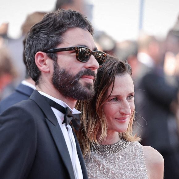 Benjamin Mahon et Camille Cottin sur le tapis rouge de "L'Amour Ouf" lors du 77ème Festival de Cannes au Palais des Festivals le 23 mai 2024 à Cannes, France.  Photo David Boyer/ABACAPRESS.COM