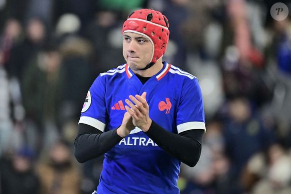 Rugby - Quilter Nations Series 2025 - France - Australie ( 48-33) au Stade de France le 22 novembre 2025 - LOUIS BIELLE BIARREY ( 11 - France ) applaudit les fans après le match Quilter Nations Series 2025 entre la France et l'Australie au Stade de France le 22 novembre 2025 à Paris, France. © Federico Pestellini / PSNewz / Bestimage