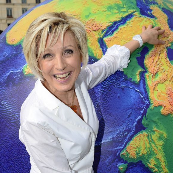 Evelyne Dhéliat est la présentatrice météo historique de TF1

Evelyne Dhéliat - Inauguration du 13ème Forum International de la Météo et du Climat à l'Hôtel de Ville de Paris. © Coadic Guirec/Bestimage