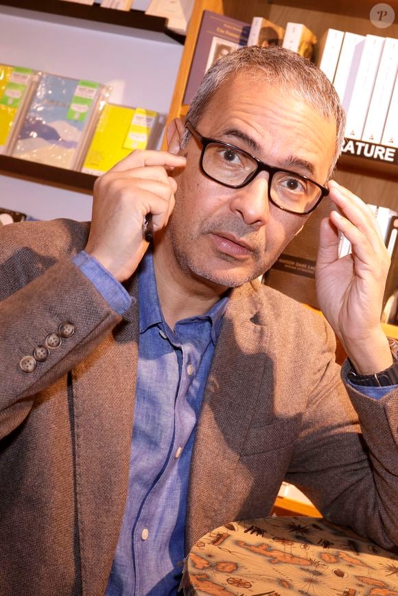 Kamel Daoud (Prix Goncourt 2024) lors d'un séance de dédicaces à la librairie "les mots et les choses" à Paris, le 5 février 2005.
© Cédric Perrin/Bestimage